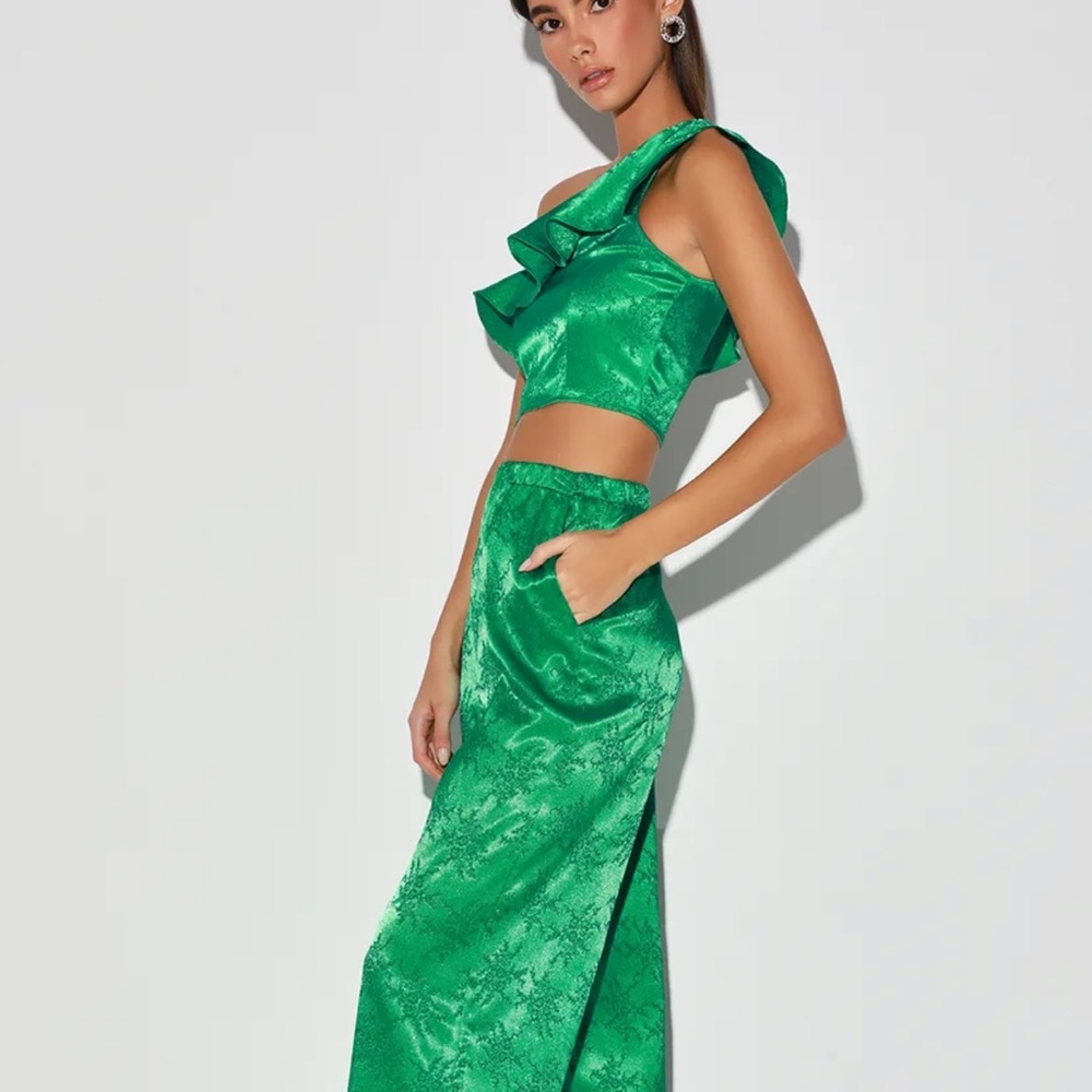 2 Piece Lulus Green Pant suit